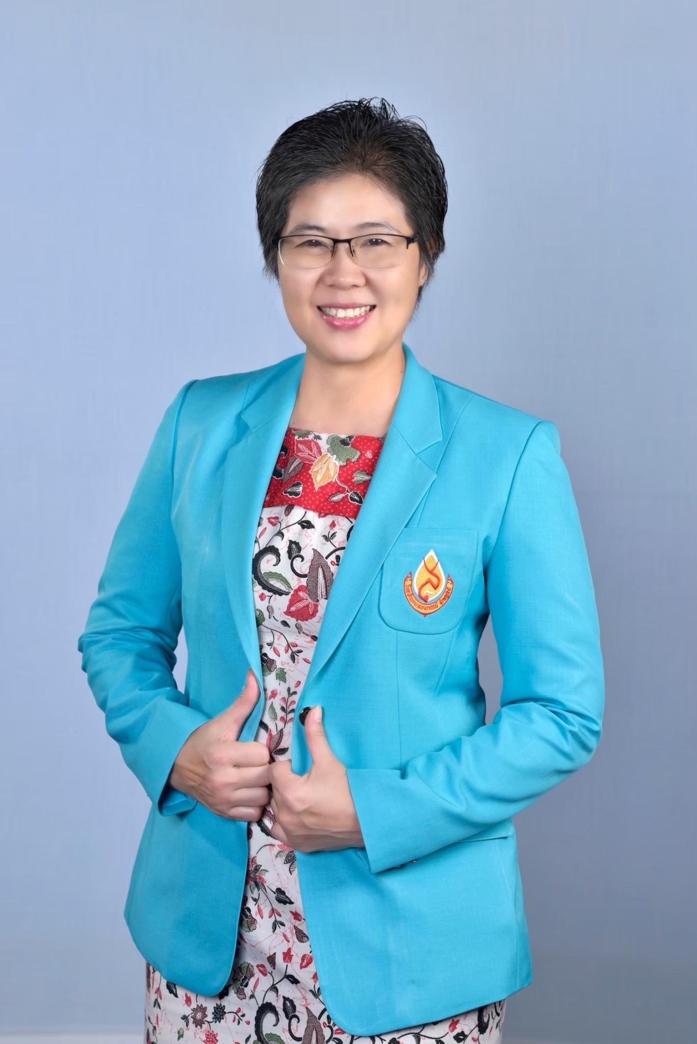 https://www.web.bcnsurat.ac.th/wp-content/uploads/2024/06/LINE_ALBUM_รูปสูทเขียว-2566_240604_59.jpg