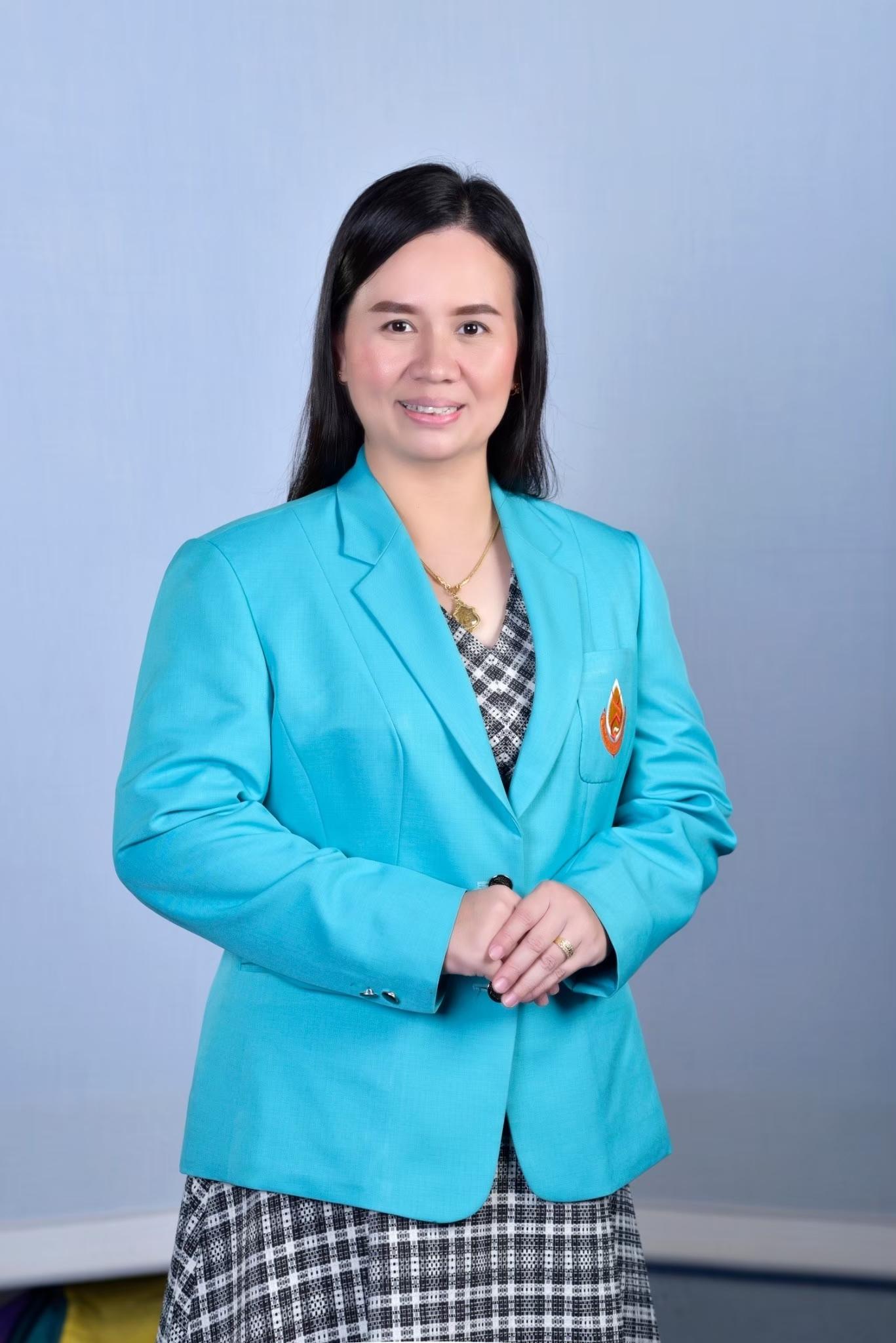 https://www.web.bcnsurat.ac.th/wp-content/uploads/2024/06/LINE_ALBUM_รูปสูทเขียว-2566_240604_67.jpg