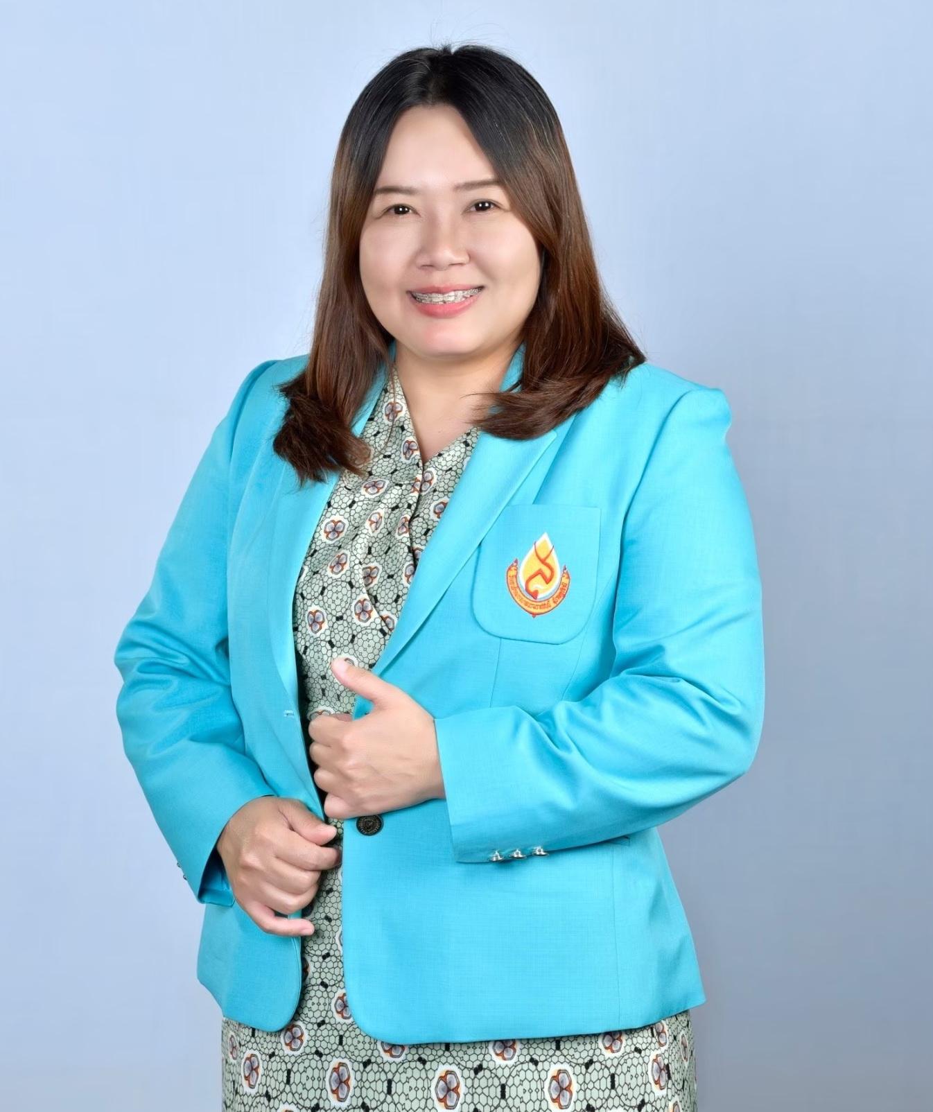 https://www.web.bcnsurat.ac.th/wp-content/uploads/2024/07/LINE_ALBUM_รูปสูทเขียว-2566_240716_18.jpg