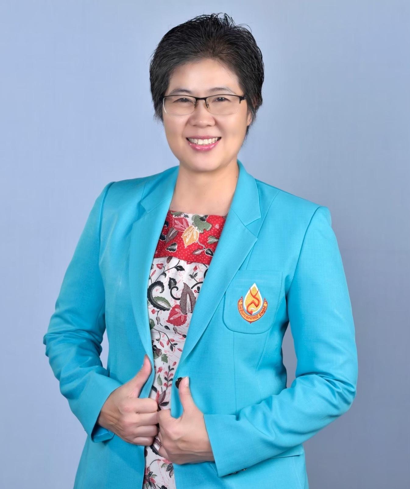 https://www.web.bcnsurat.ac.th/wp-content/uploads/2024/07/LINE_ALBUM_รูปสูทเขียว-2566_240716_23.jpg