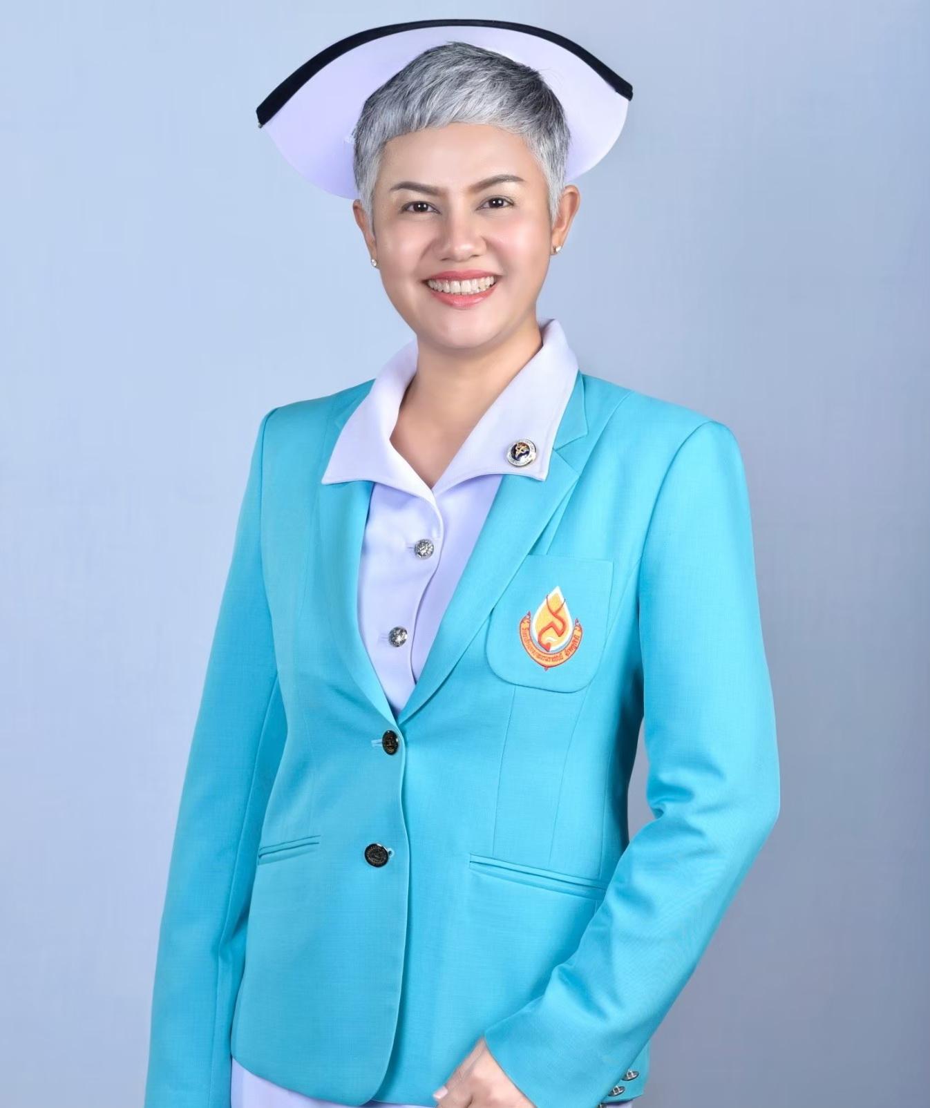 https://www.web.bcnsurat.ac.th/wp-content/uploads/2024/07/LINE_ALBUM_รูปสูทเขียว-2566_240716_24.jpg