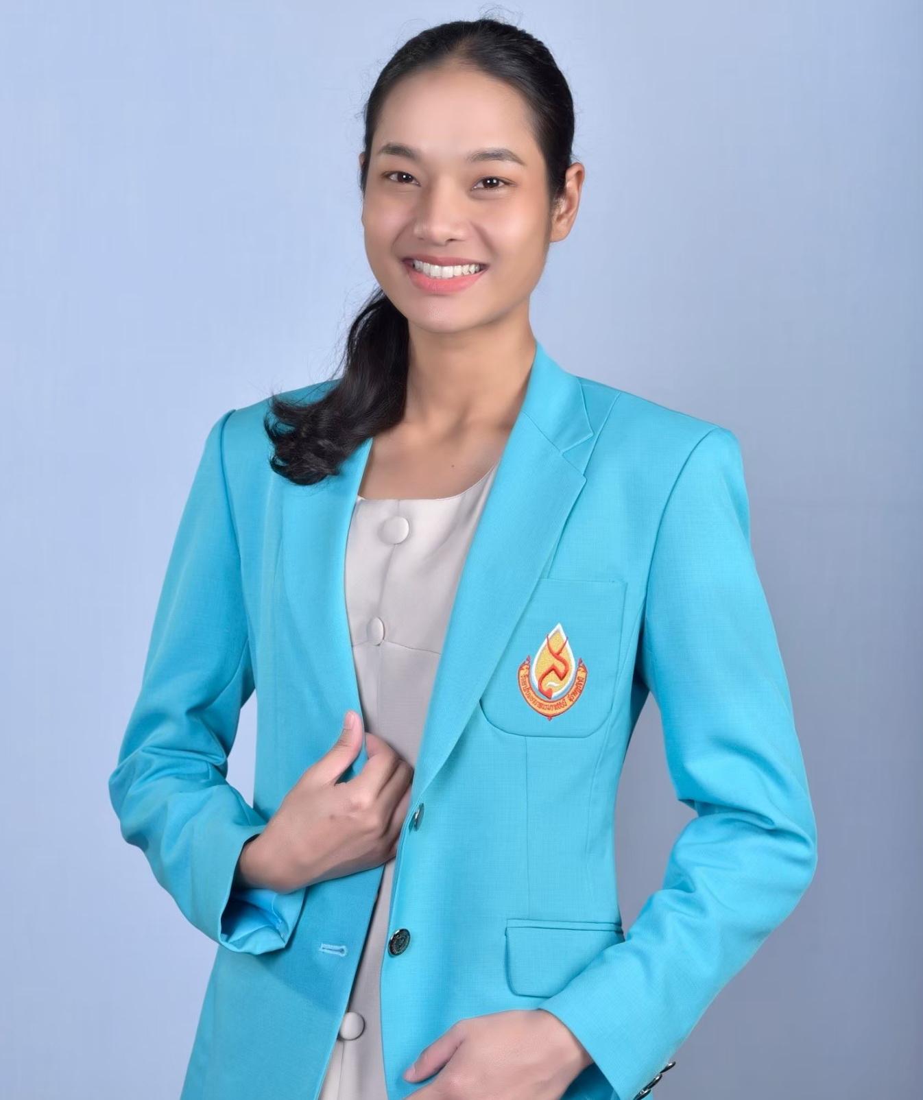 https://www.web.bcnsurat.ac.th/wp-content/uploads/2024/07/LINE_ALBUM_รูปสูทเขียว-2566_240716_26.jpg