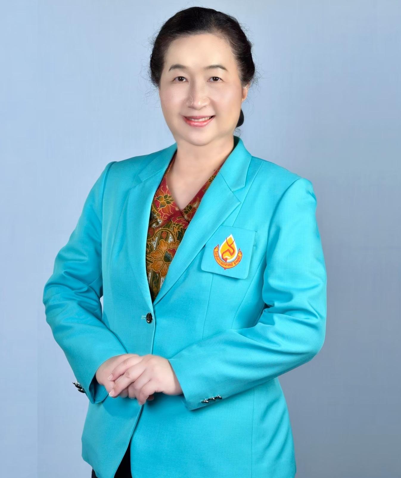 https://www.web.bcnsurat.ac.th/wp-content/uploads/2024/07/LINE_ALBUM_รูปสูทเขียว-2566_240716_32.jpg