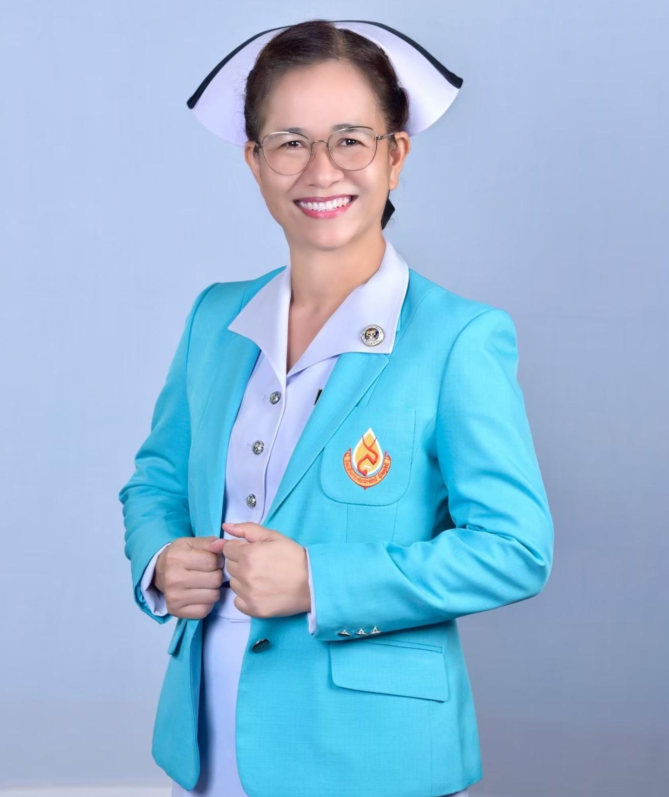 https://www.web.bcnsurat.ac.th/wp-content/uploads/2024/07/LINE_ALBUM_รูปสูทเขียว-2566_240716_39.jpg